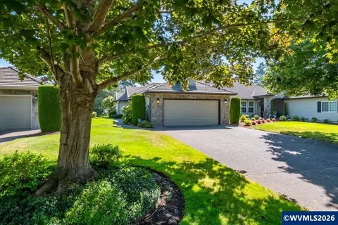 702 Castle Pines Dr N, Keizer, OR 97303
