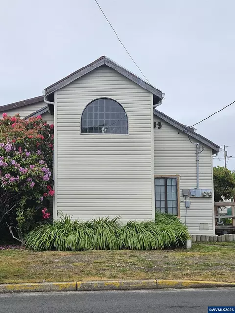 1433 NW 17th St, Lincoln City, OR 97367