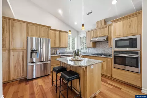 6913 Flicker Dr SE, Salem, OR 97306