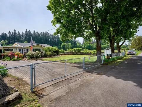Exterior - 5724 Anderson Rd S, Aurora, OR 97002 photo 4 of 13