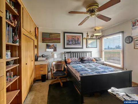 Bedroom - 5724 Anderson Rd S, Aurora, OR 97002 photo 1 of 4