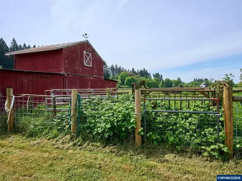 Exterior - 5724 Anderson Rd S, Aurora, OR 97002 photo 11 of 13