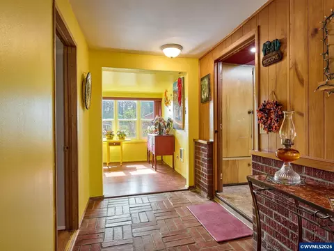 Entry Way - 5724 Anderson Rd S, Aurora, OR 97002 photo 1 of 2