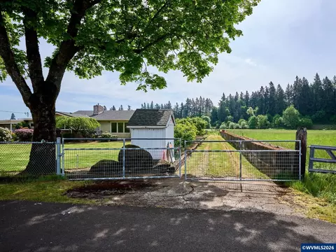 Exterior - 5724 Anderson Rd S, Aurora, OR 97002 photo 5 of 13