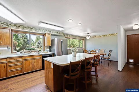 Kitchen - 90402 Marcola Rd, Springfield, OR 97478 photo 2 of 5