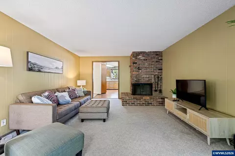 Living - 90402 Marcola Rd, Springfield, OR 97478 photo 2 of 3