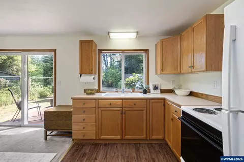 Kitchen - 90402 Marcola Rd, Springfield, OR 97478 photo 5 of 5