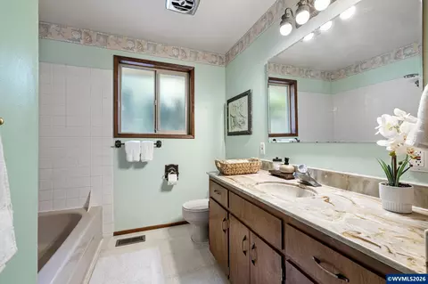 Bath - 90402 Marcola Rd, Springfield, OR 97478 photo 4 of 5