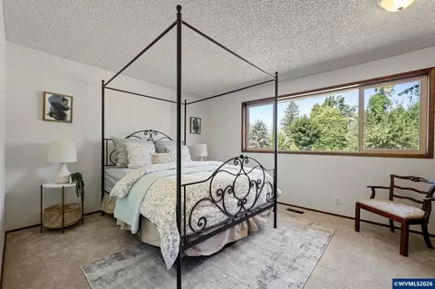 Bedroom - 90402 Marcola Rd, Springfield, OR 97478 photo 1 of 7