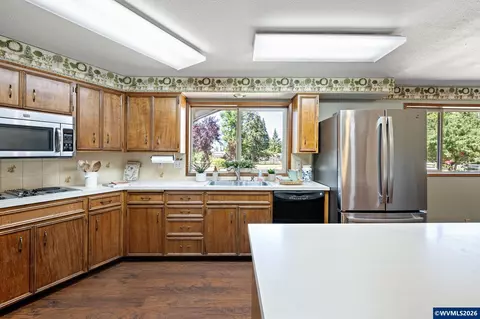 Kitchen - 90402 Marcola Rd, Springfield, OR 97478 photo 1 of 5