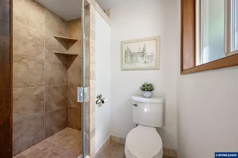 Bath - 90402 Marcola Rd, Springfield, OR 97478 photo 3 of 5