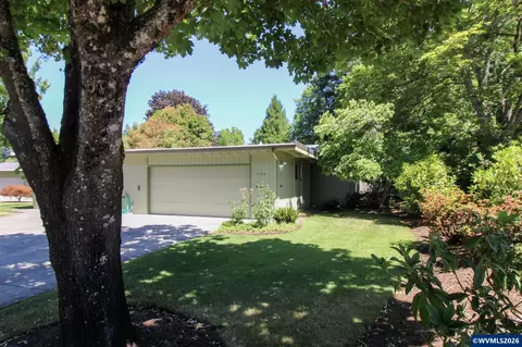 1183 Karen Apt 32 Way NW, Salem, OR 97304