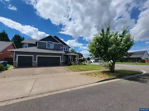 4889 Whitewater St NE, Salem, OR 97305