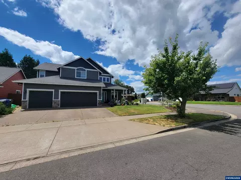 4889 Whitewater St NE, Salem, OR 97305