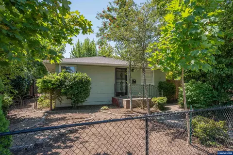 390 W D St, Lebanon, OR 97355