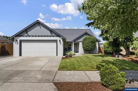 495 Lavender St, Silverton, OR 97381