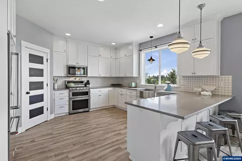 Kitchen - 263 Eider Ave SE, Salem, OR 97306 photo 1 of 1