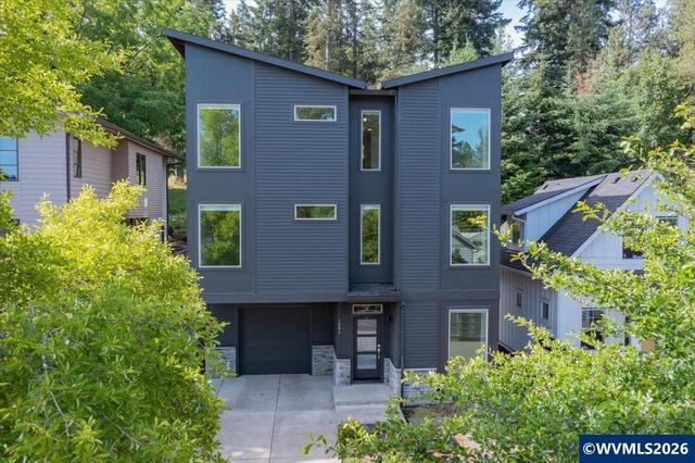 1884 Cousteau Lp Lp SE, Salem, OR 97302