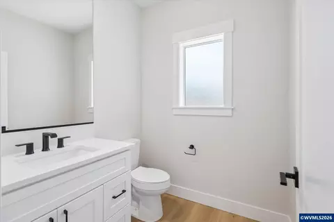 Bath - 769 Riley Dr, Silverton, OR 97381 photo 5 of 5