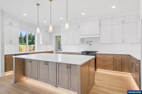 Kitchen - 769 Riley Dr, Silverton, OR 97381 photo 1 of 3