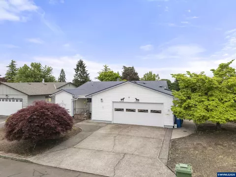 810 S Columbia Dr, Woodburn, OR 97071