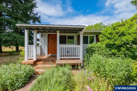 37625 Sunset Ln, Brownsville, OR 97327