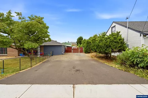 3055 Hollywood Dr NE, Salem, OR 97305