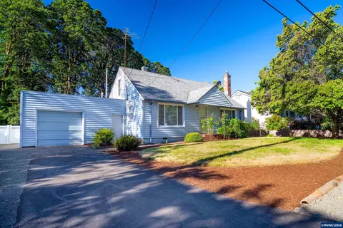 1060 Albert Dr SE, Salem, OR 97302