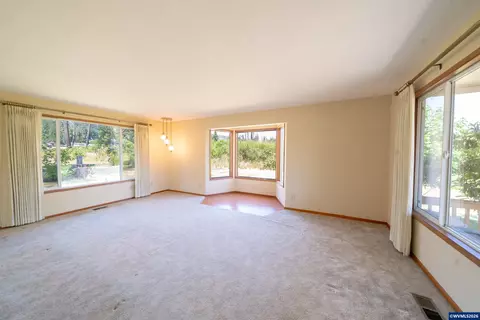 Living - 11124 Wagner Rd, Lyons, OR 97358 photo 3 of 7
