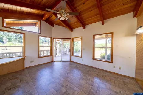 Living - 11124 Wagner Rd, Lyons, OR 97358 photo 6 of 7