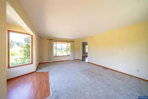 Living - 11124 Wagner Rd, Lyons, OR 97358 photo 2 of 7