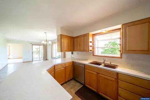 Kitchen - 11124 Wagner Rd, Lyons, OR 97358 photo 1 of 4