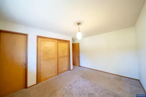 Bedroom - 11124 Wagner Rd, Lyons, OR 97358 photo 2 of 4