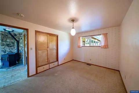 Bedroom - 11124 Wagner Rd, Lyons, OR 97358 photo 4 of 4