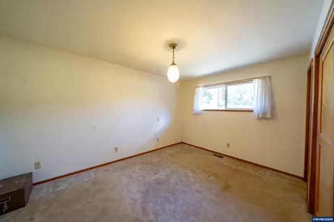 Bedroom - 11124 Wagner Rd, Lyons, OR 97358 photo 1 of 4