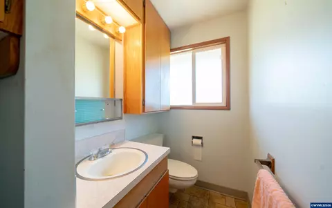 Bath - 11124 Wagner Rd, Lyons, OR 97358 photo 3 of 3