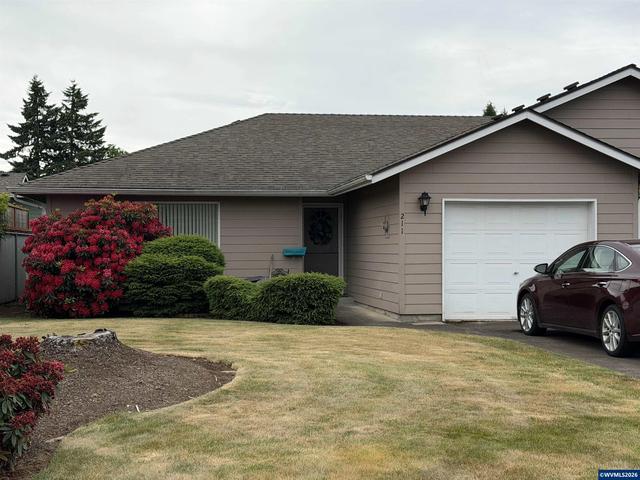 209-211 SE Stone Ln, Dallas, OR 97338