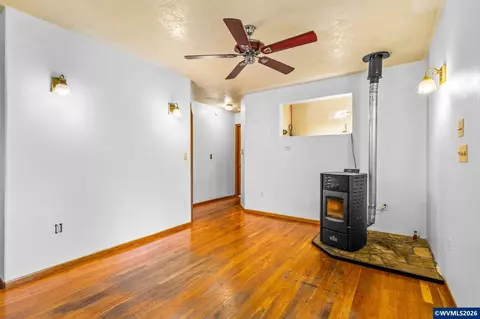 Living - 40637 Shoreline Dr, Lyons, OR 97358 photo 1 of 3