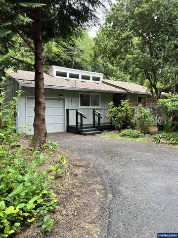190 SW The Pines Dr, Depoe Bay, OR 97341