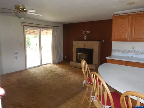 Living - 542 Clarmar Dr NE, Salem, OR 97301 photo 5 of 5