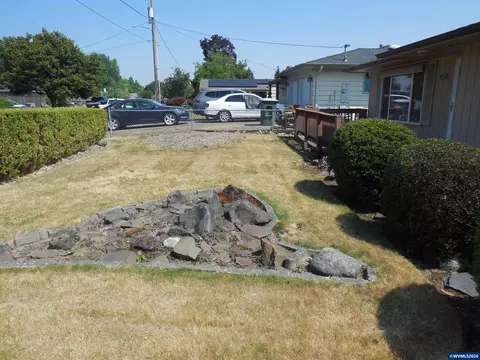 Exterior - 542 Clarmar Dr NE, Salem, OR 97301 photo 4 of 5