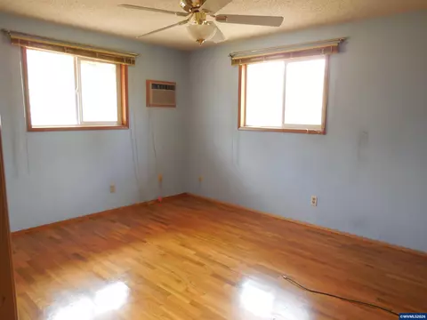 Bedroom - 542 Clarmar Dr NE, Salem, OR 97301 photo 1 of 6