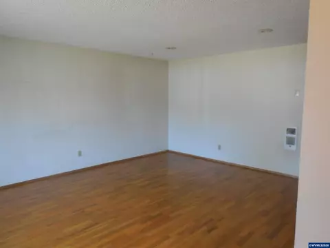Living - 542 Clarmar Dr NE, Salem, OR 97301 photo 1 of 5