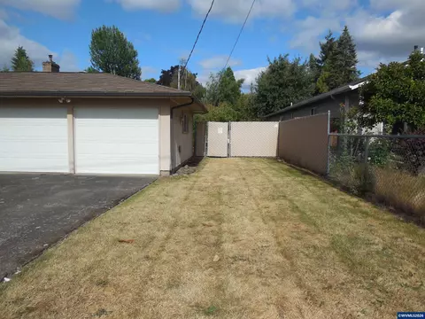 Exterior - 542 Clarmar Dr NE, Salem, OR 97301 photo 3 of 5