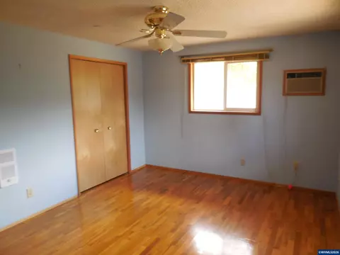 Bedroom - 542 Clarmar Dr NE, Salem, OR 97301 photo 2 of 6