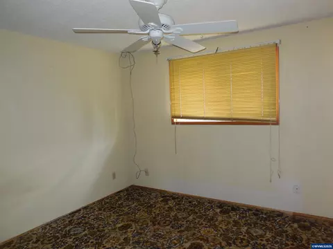 Bedroom - 542 Clarmar Dr NE, Salem, OR 97301 photo 5 of 6