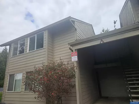1060 Park Apt A2 Ave, Woodburn, OR 97071