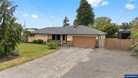 4952 Sunnyview Rd NE, Salem, OR 97305
