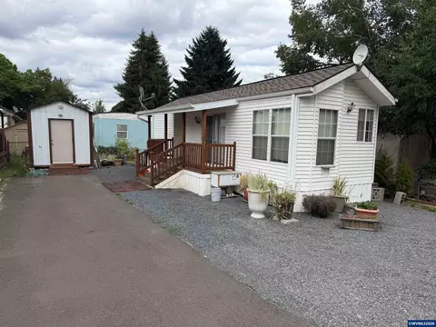 1530 Tamarack St #121, Sweet Home, OR 97386