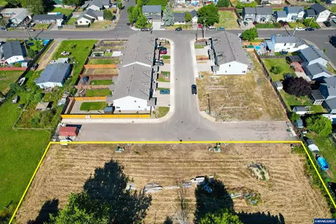 700-790 Monarch Way, Harrisburg, OR 97446